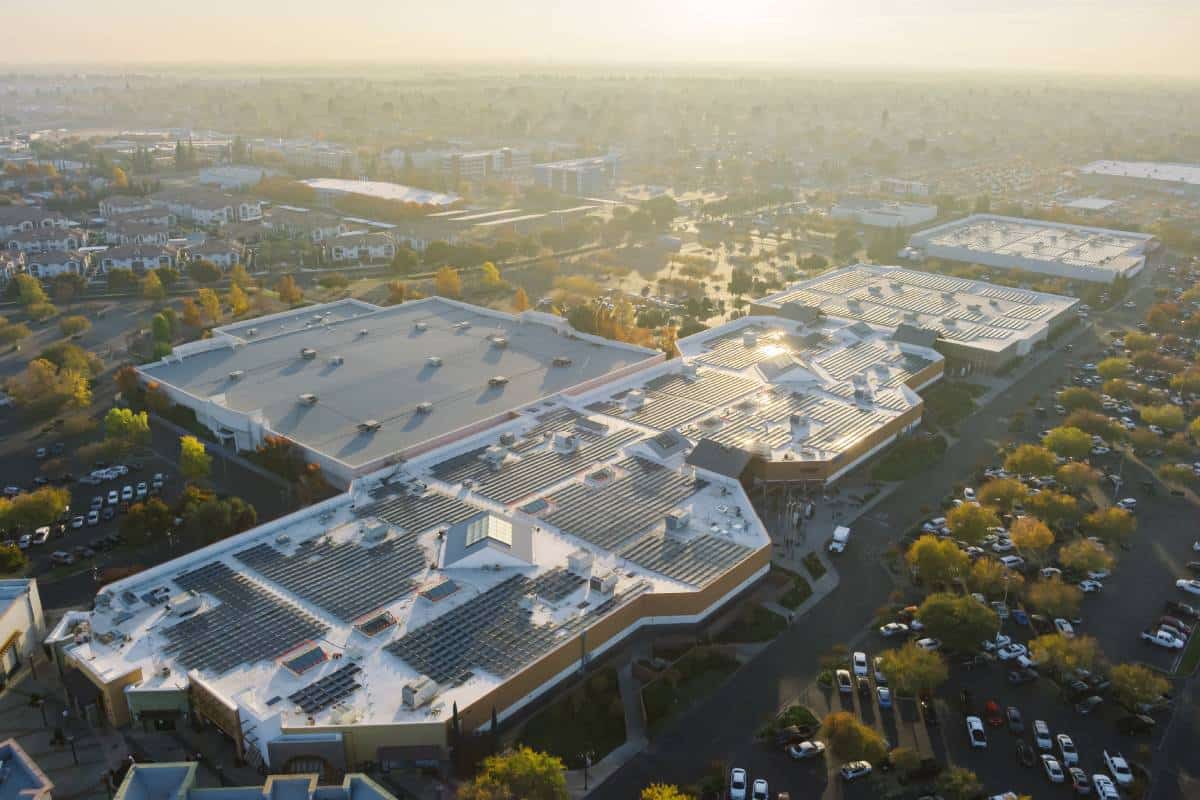 - King Energy Solar system on commercial roof