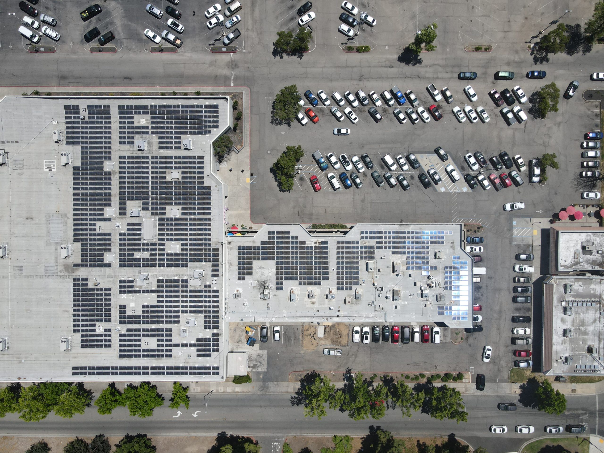Solar Panel - King Energy aerial shot of solar project on roof of commercial building